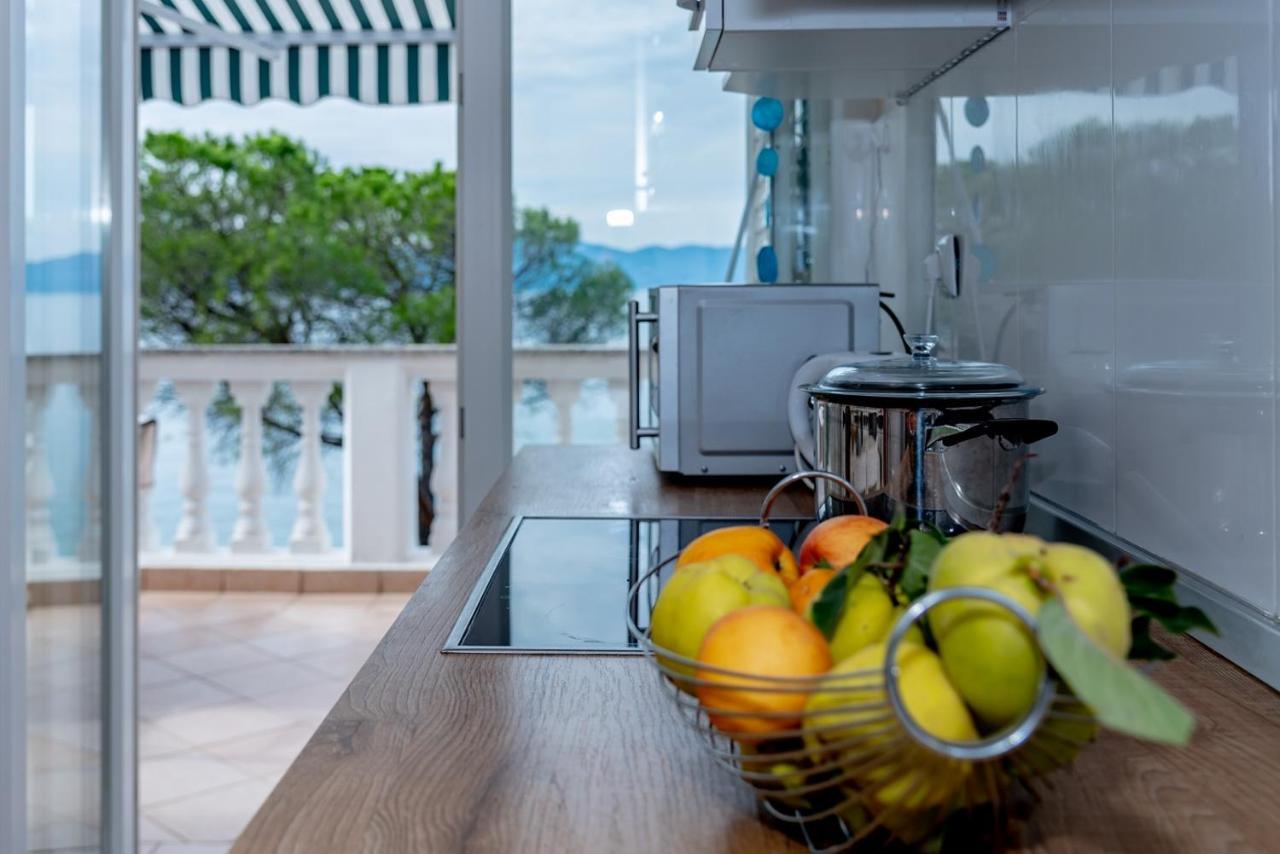 Apartment Bor - On The Beach Malinska Exterior foto