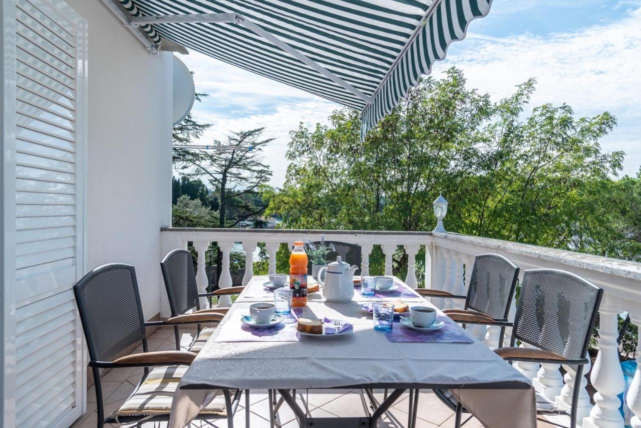 Apartment Bor - On The Beach Malinska Exterior foto