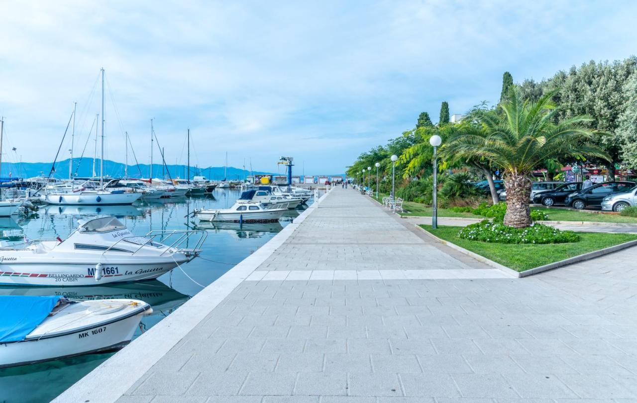 Apartment Bor - On The Beach Malinska Exterior foto