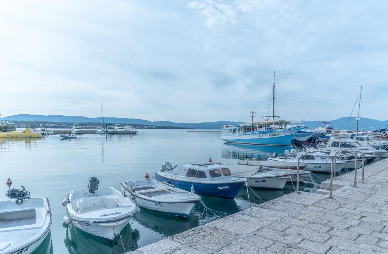 Apartment Bor - On The Beach Malinska Exterior foto