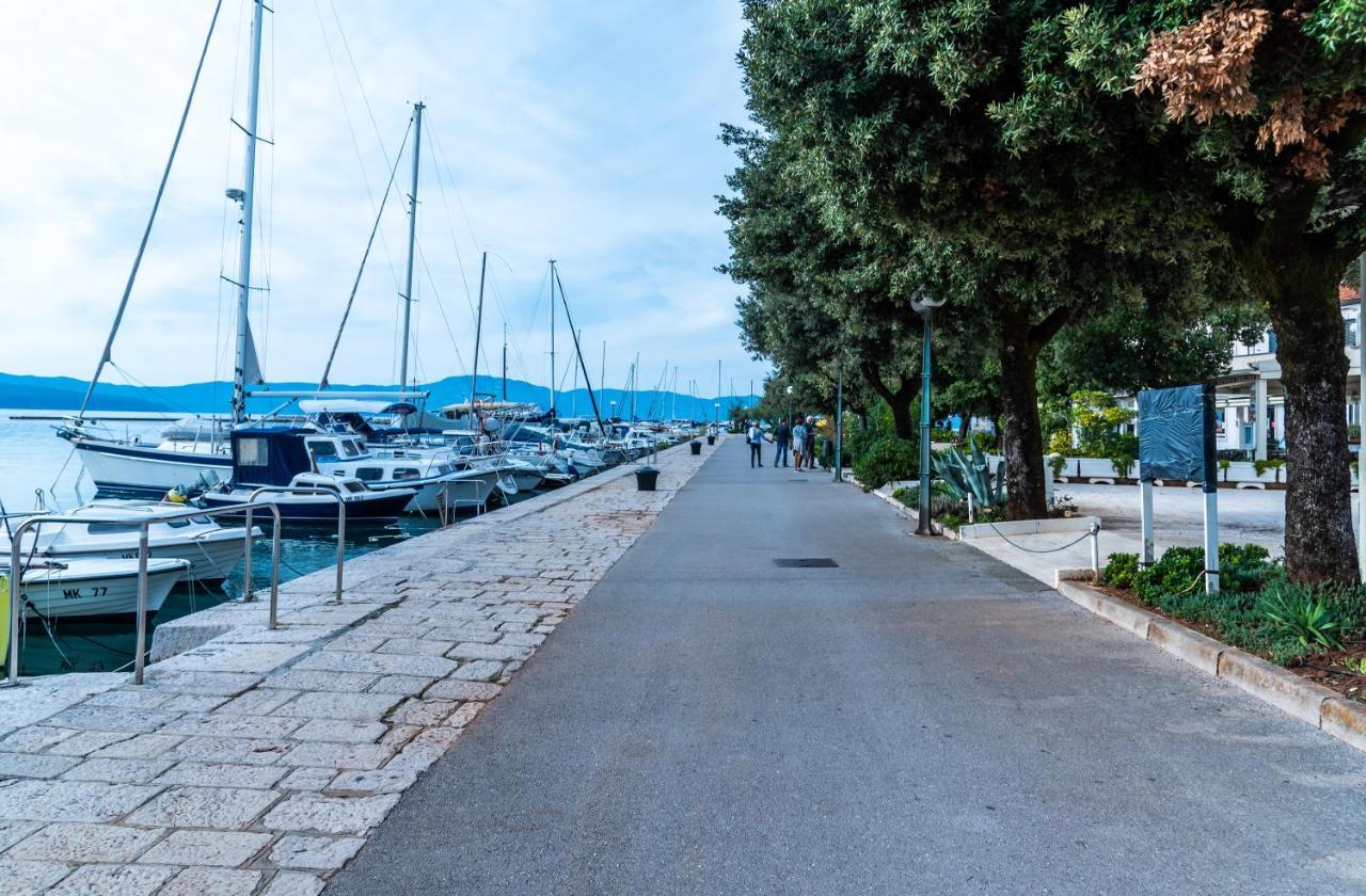 Apartment Bor - On The Beach Malinska Exterior foto