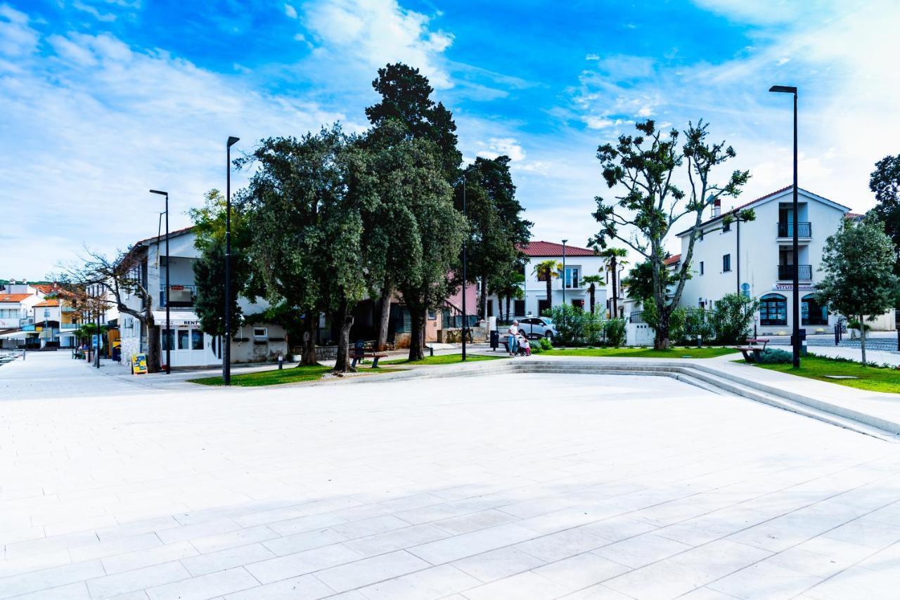 Apartment Bor - On The Beach Malinska Exterior foto