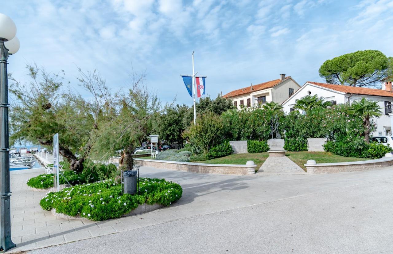 Apartment Bor - On The Beach Malinska Exterior foto